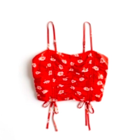 BNWT Hollister Crop Cinch Red Floral Cami blouse, adjustable strap women’s Small - Picture 2 of 4